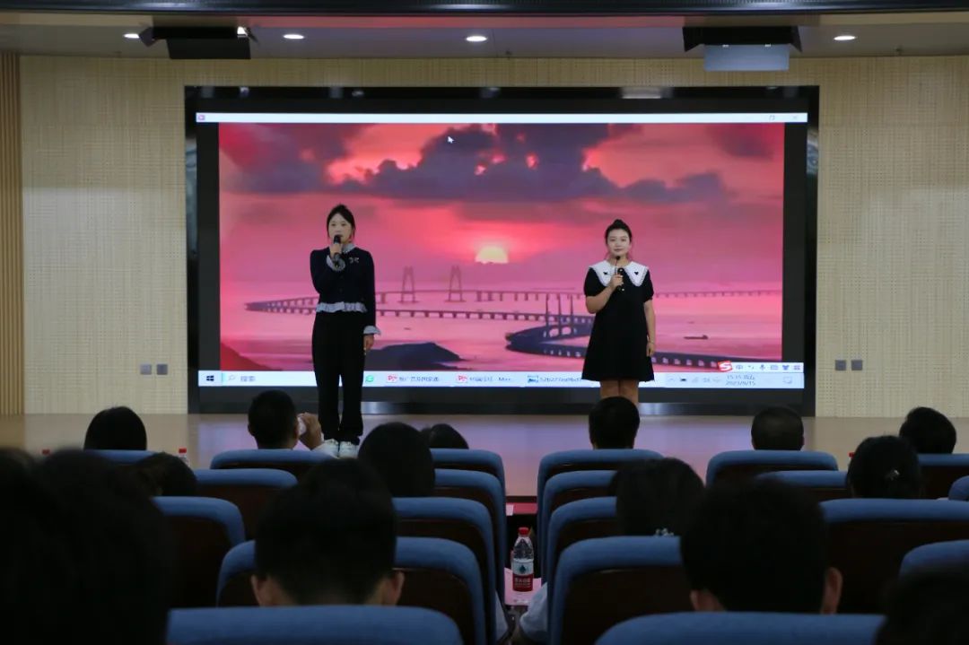 《盛世中国》诵读:李梅、魏星雨选送单位:师范教育系