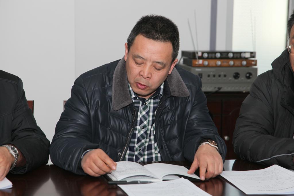 计划财务处处长白宝善发言