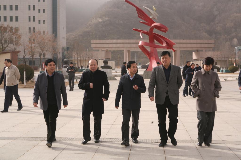 领导在校园