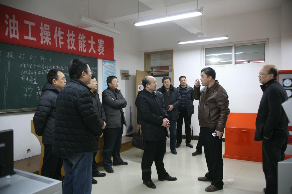 高福华院长(右五)与蓝伟光博士(右二)现场交流