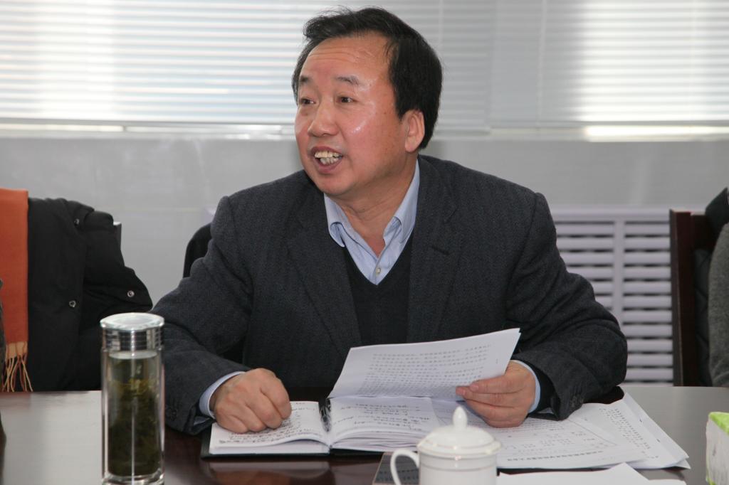 党委书记呼世杰主持会议并讲话