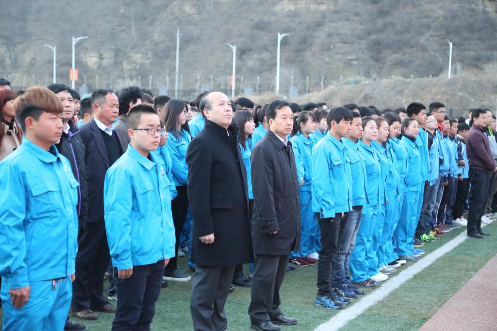 学院领导和师生一同参加开学升旗仪式