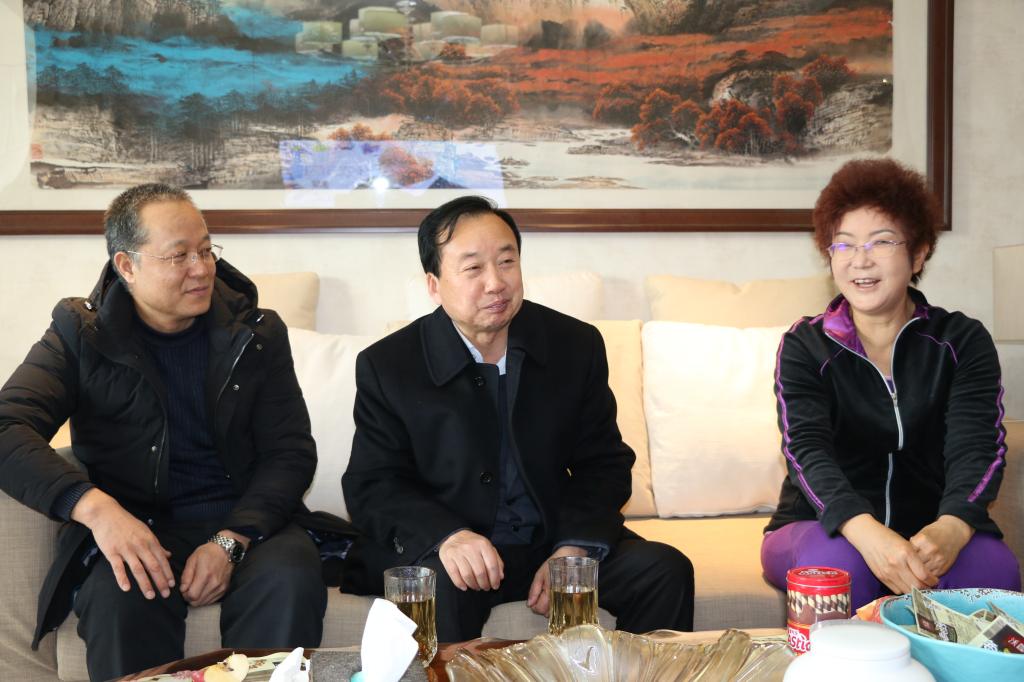慰问原延安职业技术学院院长兰培英