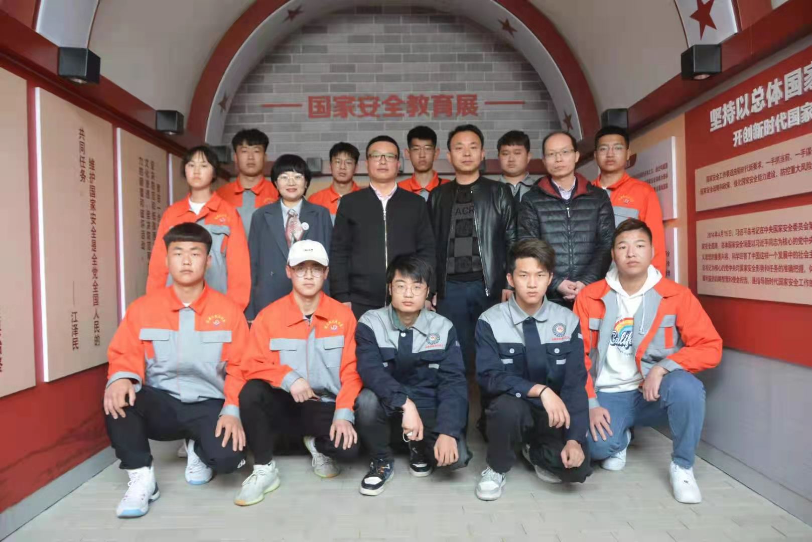 石油和化学工程系组织师生到枣园国家安全教育基地参观学习